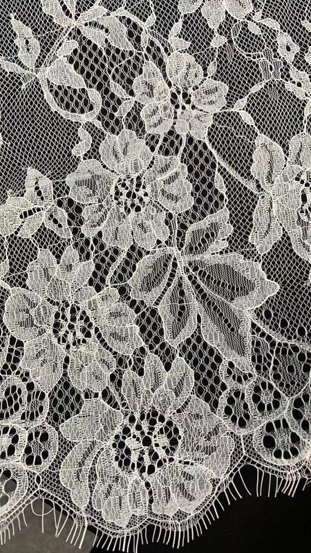 quality Wholesale Price Pure White Chantilly Eyelash Lace Fabric Personalized Polyester Lace Without Elasticity factory