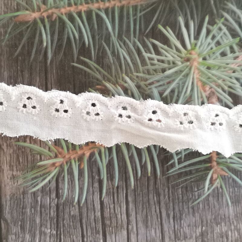 Quality 100% Cotton 2cm Chicken Embroidery Lace Trim with Vintage Sexy Design Water Soluble for Children's Garments factory