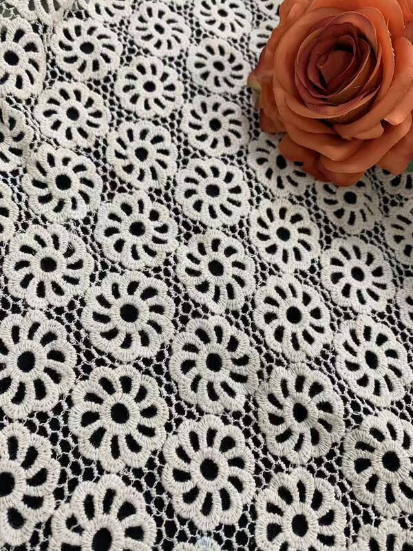 Quality COTTON Eco-Friendly Luxury Vintage Daisy Floral Guipure Embroidery Lace Trim Fabric for Wedding Dresses & Home Decor factory