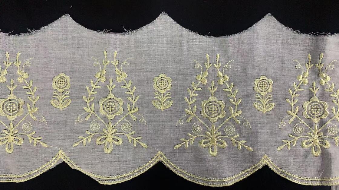 Quality 100% Cotton Soft  Eyelet chicken Embroidery Lace Trim Gold Thread Floral Embroidery Scalloped Lace Edging for Ladies Apparel factory
