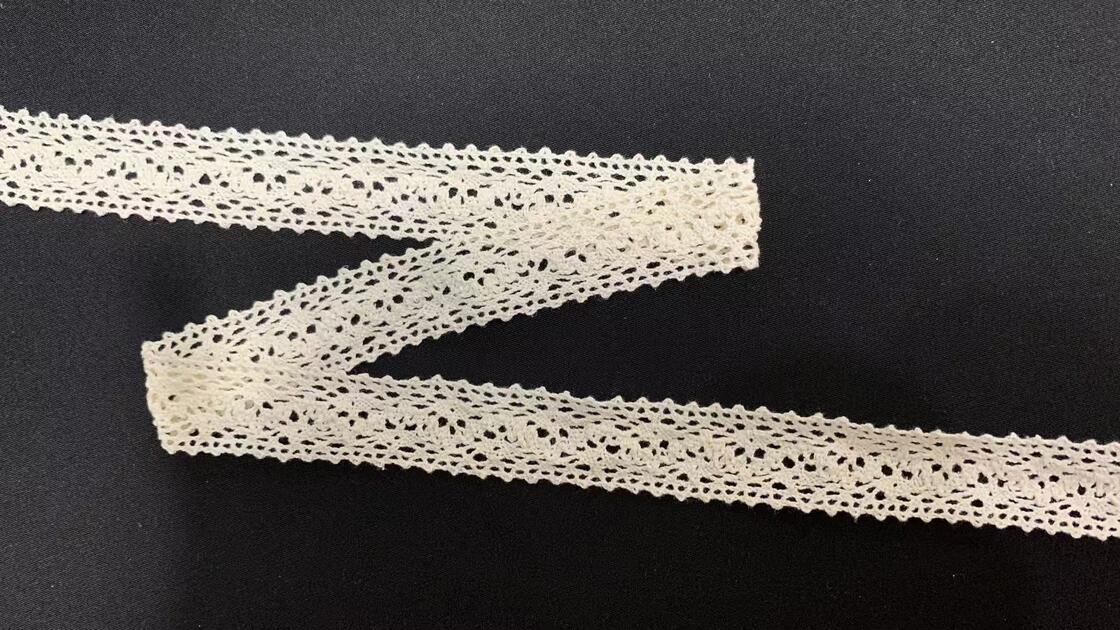 Quality 2.5cm Cotton Crochet Lace Trim with Continuous Hollow Woven Design Easy to Dye for Garment Edging and Handicraft Decoration factory