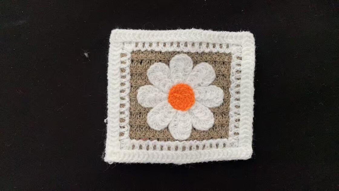 Quality Cotton/Polyester Snag-resistant embroidery patch  Crochet Flower  Square Patch, Floral Crochet Applique for Clothing Decoration factory
