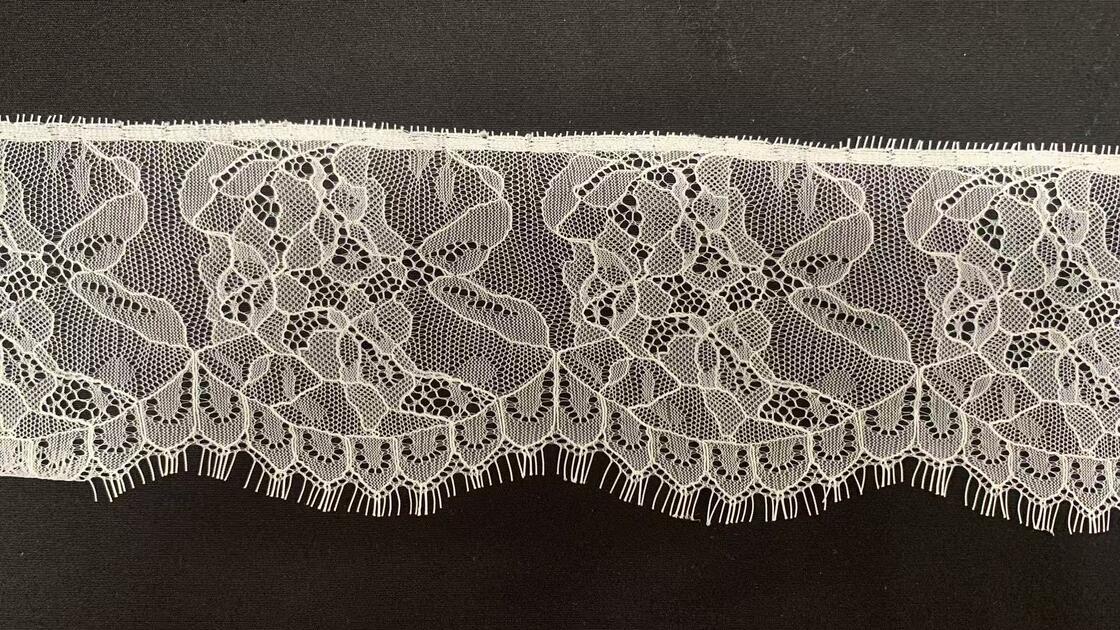 Quality Pure White 10.5cm Hollow Flower Scalloped Lace Border, Eyelash Lace Trim for Wedding Dress Hem & Apparel Decorative Edging factory