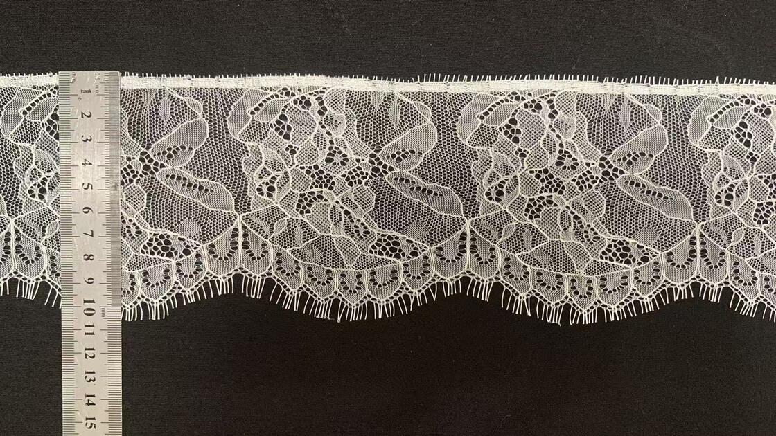 Quality Pure White 10.5cm Hollow Flower Scalloped Lace Border, Eyelash Lace Trim for Wedding Dress Hem & Apparel Decorative Edging factory