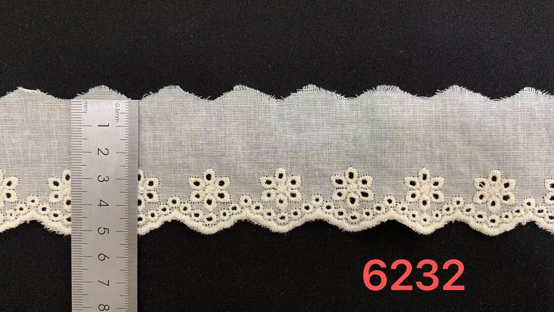 Quality Cotton Eyelet Lace Trim with Small Cluster Floral Embroidery Scalloped Wavy Edge Soft Breathable for Dress Skirt Garment Trimming factory