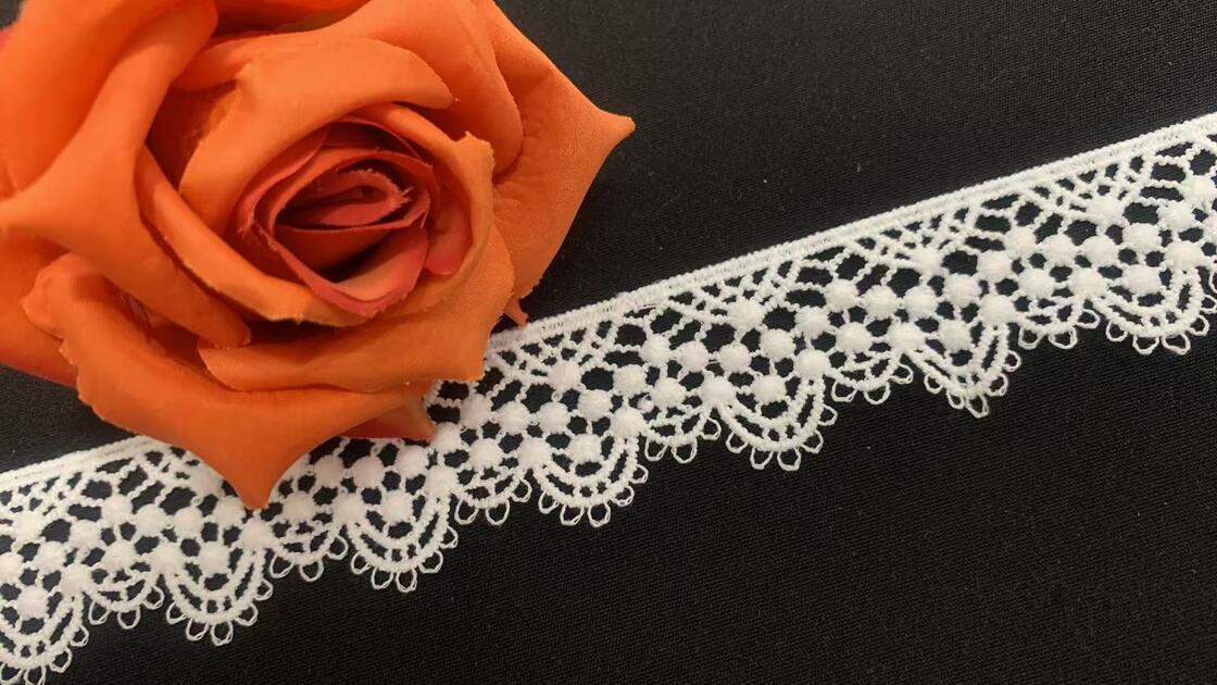 Quality 3cm Width Milk Yarn Lace Trim with Scalloped Border and Open-weave Design for Garment Decoration factory
