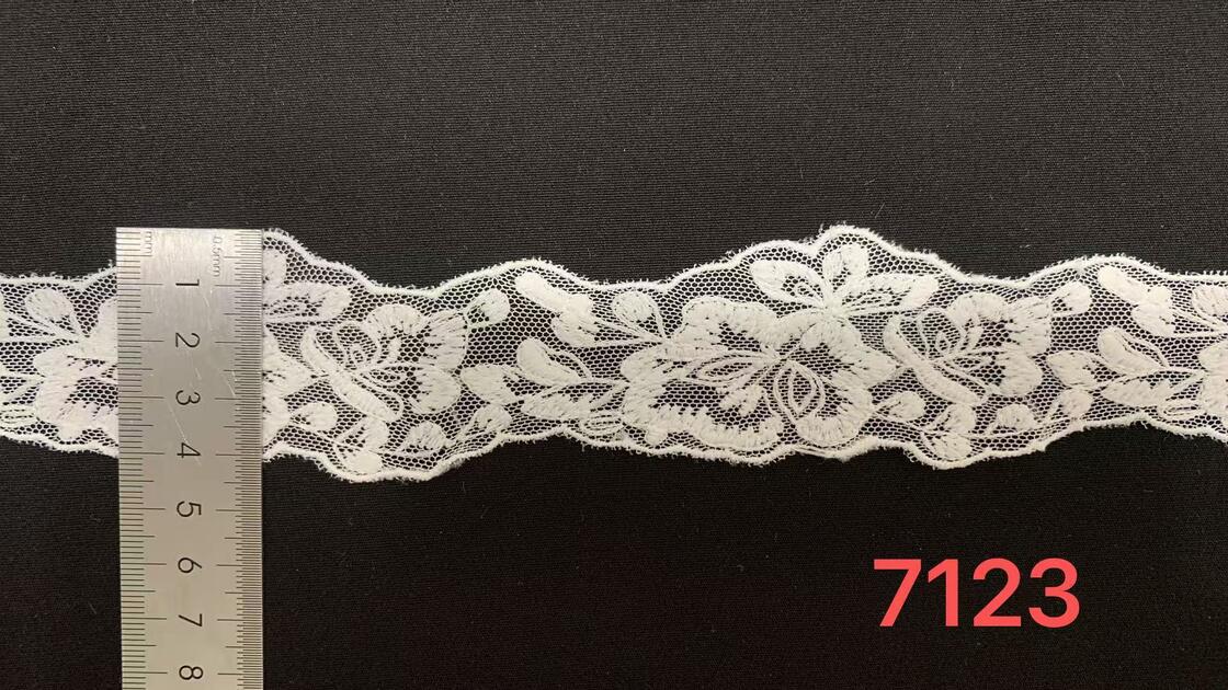 Quality 4cm Width Milk Yarn Lace Trim with Continuous Floral Pattern and Wavy Edge for Garment Trimming factory