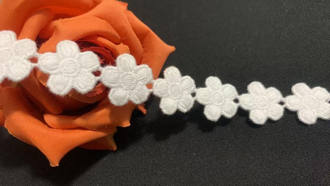 Quality 1.85cm Width Milk Yarn Water Soluble Lace Trim with Five-petal Flower Units and Soft Handfeel for Garment Edge Trimming factory