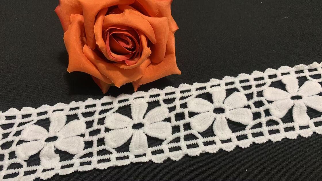 Quality 4.5cm Width Milk Yarn Lace Trim with Big Floral Motif and Neat Scallop Edge for Garment Decoration factory
