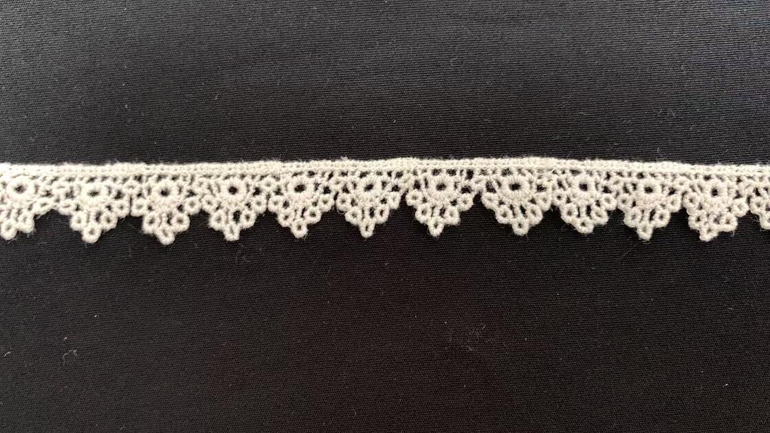 Quality Premium Cotton Water Soluble Lace Trim with Scalloped Edge and Customizable Length for Bridal Gowns factory