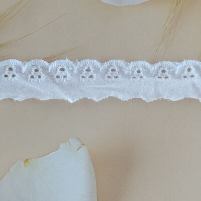 Quality 100% Cotton 2cm Chicken Embroidery Lace Trim with Vintage Sexy Design Water Soluble for Children's Garments factory