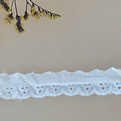 Quality 100% Cotton 2cm Chicken Embroidery Lace Trim with Vintage Sexy Design Water Soluble for Children's Garments factory