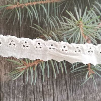 Quality 100% Cotton 2cm Chicken Embroidery Lace Trim with Vintage Sexy Design Water Soluble for Children's Garments factory