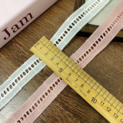 Quality Vintage Style Cotton Crochet Lace Trim with Scalloped Edge for Middle East Inspired Fashion Apparel factory