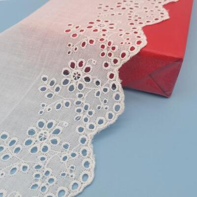 Quality White Cotton Cutwork Lace Trim with Scalloped Edge and Floral Pattern for Clothing Sewing Accessories factory