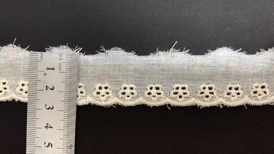 Quality Vintage Cotton Lace Trim with Scalloped Edge and Middle East Design for Apparel and Home Textile factory