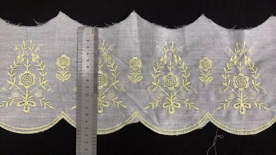 Quality 100% Cotton Soft  Eyelet chicken Embroidery Lace Trim Gold Thread Floral Embroidery Scalloped Lace Edging for Ladies Apparel factory