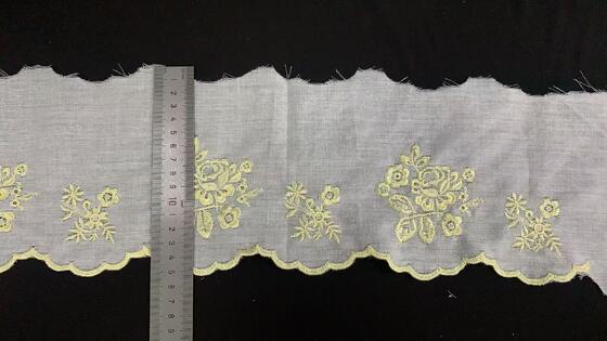 Quality 100% Cotton Soft  Eyelet chicken Embroidery Lace Trim Gold Thread Floral Embroidery Scalloped Lace Edging for Ladies Apparel factory