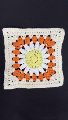 Quality Cotton/Polyester Snag-resistant embroidery patch  Crochet Flower  Square Patch, Floral Crochet Applique for Clothing Decoration factory
