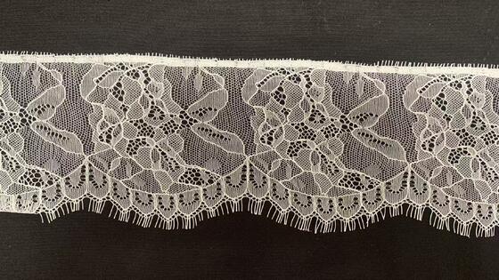 Quality Pure White 10.5cm Hollow Flower Scalloped Lace Border, Eyelash Lace Trim for Wedding Dress Hem & Apparel Decorative Edging factory
