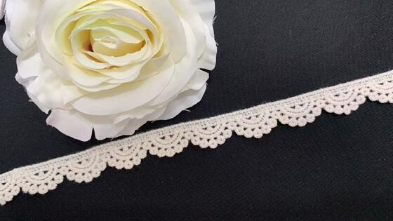 Quality Custom Design Cotton Embroidery Lace with Scalloped Edge and 1.5cm Width for Wedding Dresses factory