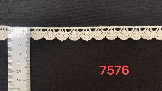 Quality 1.5cm Cotton Water Soluble Lace Trim with Continuous Scallop Petal Motif and Soft Matte Finish for Garment Embellishment factory
