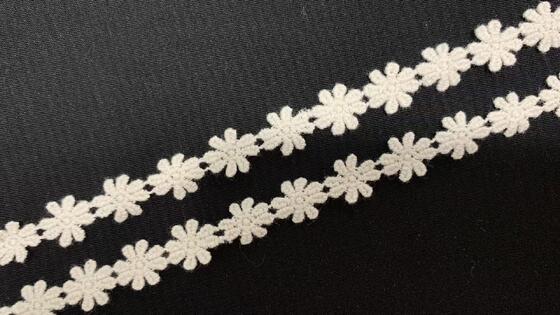 Quality 1.3cm Width Cotton Water Soluble Lace Trim with Connected Flower Motifs and Soft Matte Texture factory