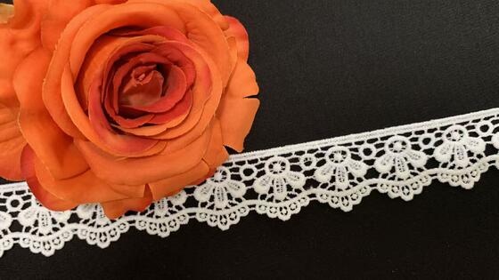 Quality 3.2cm Milk Yarn Water Soluble Lace Trim with Neat Cyclic Floral Pattern and Scalloped Bottom Edge for Dress and Lingerie factory