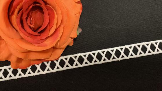 Quality 1.5cm Milk Yarn Water Soluble Lace Trim with Rhombus Geometric Openwork Design Soft Lightweight for Garment and Handicraft factory