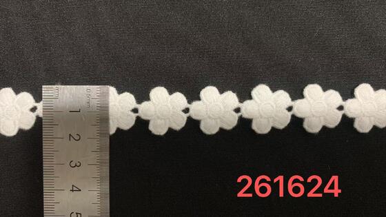 Quality 1.85cm Width Milk Yarn Water Soluble Lace Trim with Five-petal Flower Units and Soft Handfeel for Garment Edge Trimming factory