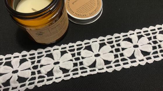 Quality 4.5cm Width Milk Yarn Lace Trim with Big Floral Motif and Neat Scallop Edge for Garment Decoration factory